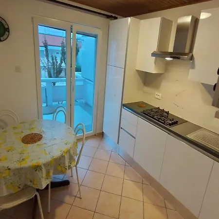 Apartment Gama 2 *