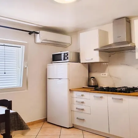 Gama 2 Apartman *