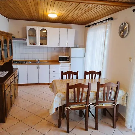 Apartman Gama 2 *