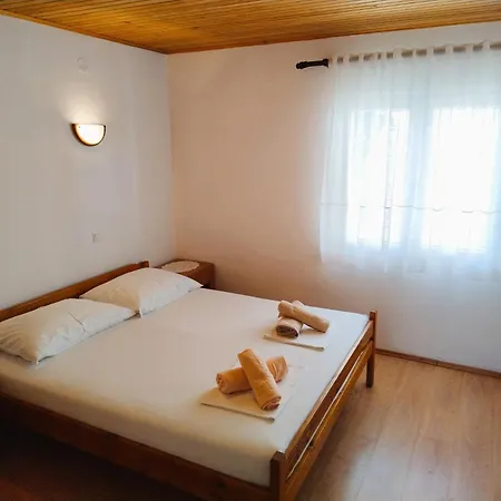 Apartman Gama 2 *