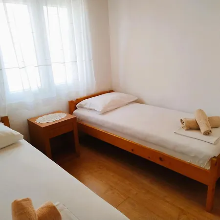 Apartman Gama 2 *