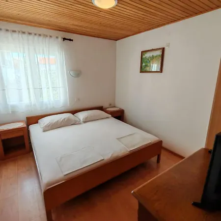 Apartman Gama 2 *